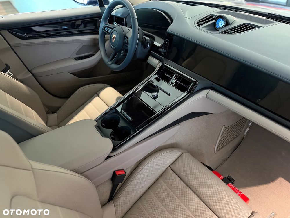 Porsche Panamera 4 E-Hybrid PHEV - 30