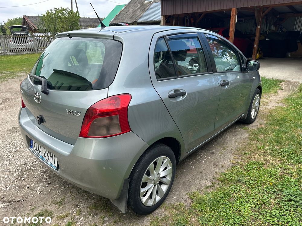 Toyota Yaris - 4