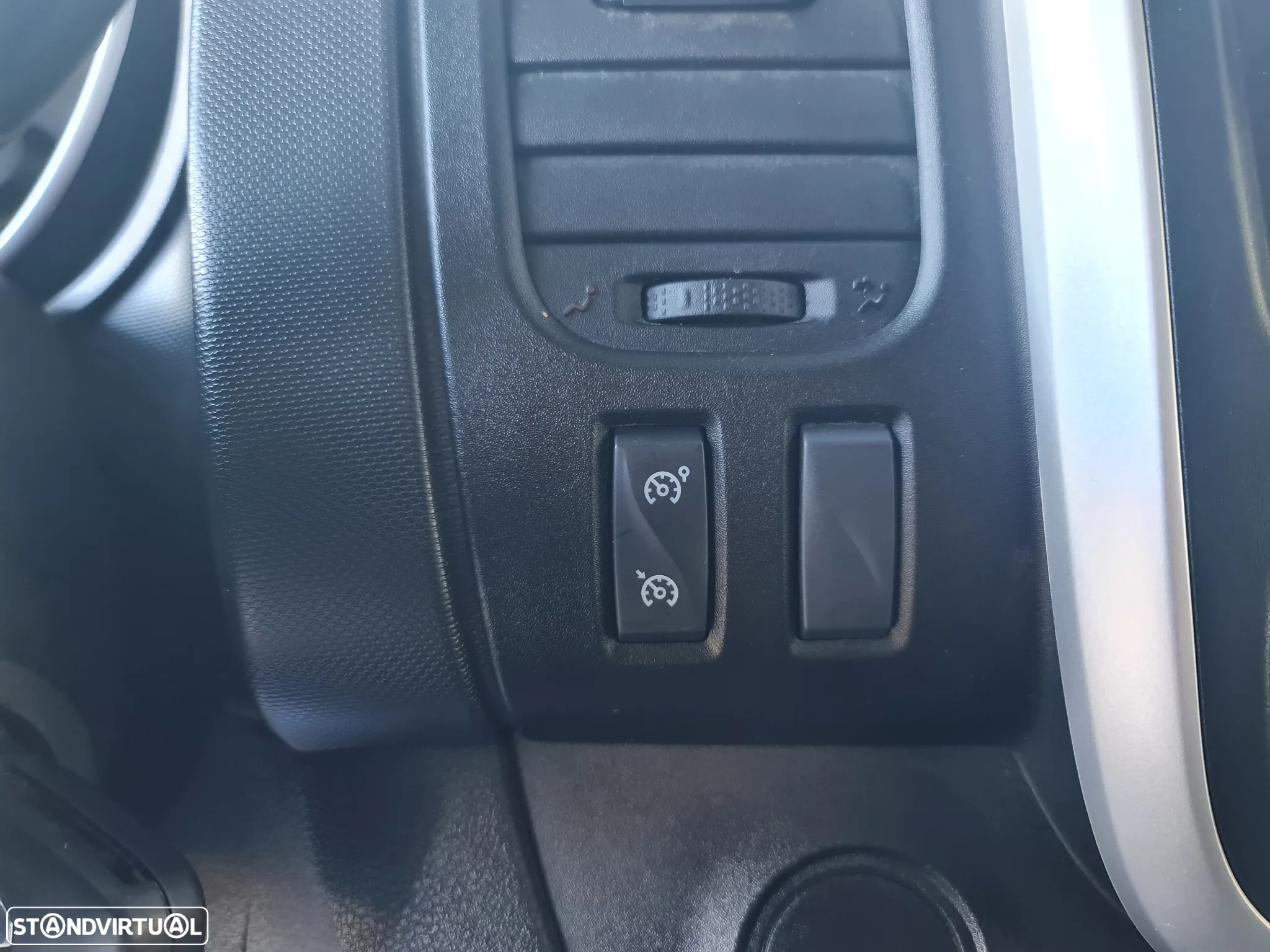 Renault TRAFIC 2.0 Dci 120CV * 6 Lug /Bluetooth/ AC/ IVA DEDUTÍVEL * - 22