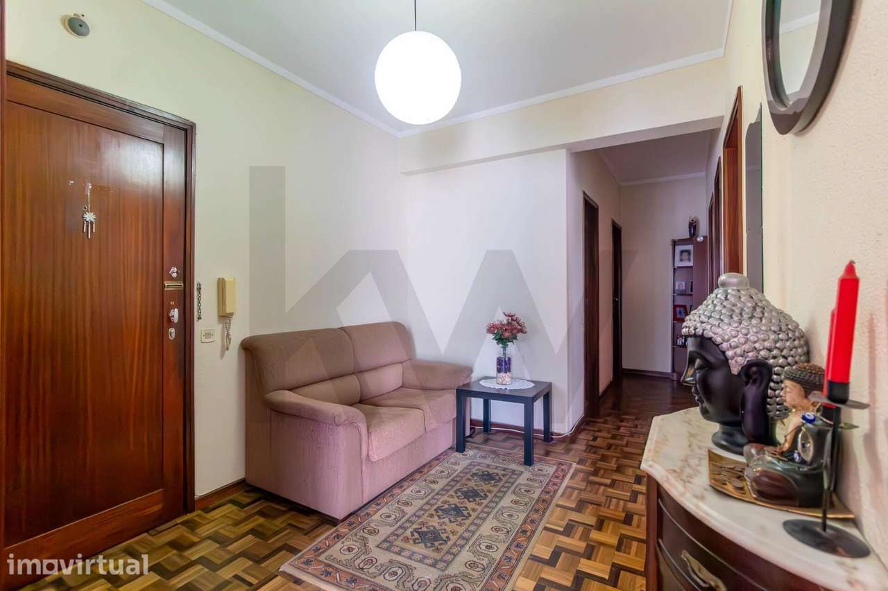 Apartamento T3 com Excelente Luminosidade e Potencial de Valorização e - Grande imagem: 2/33