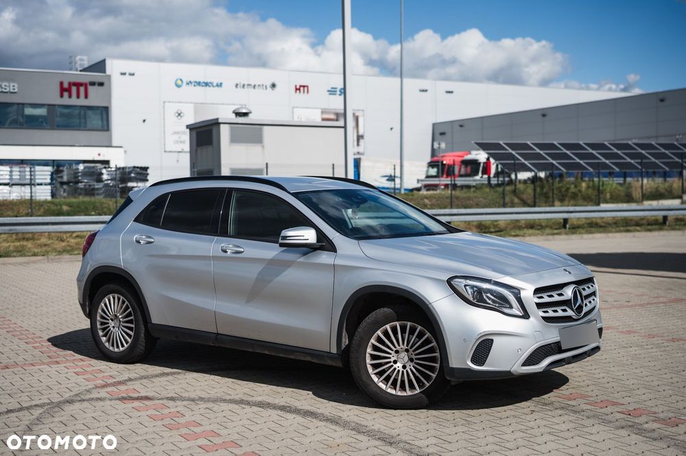 Mercedes-Benz GLA 200 7G-DCT - 9