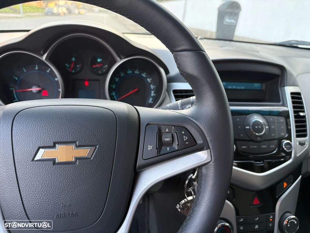 Chevrolet Cruze 1.6 LS - 23