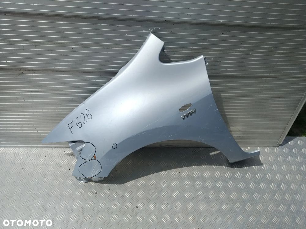 E640/F626/H6/H141/H499 LEWY BŁOTNIK TOYOTA AURIS 2006-10 - 2