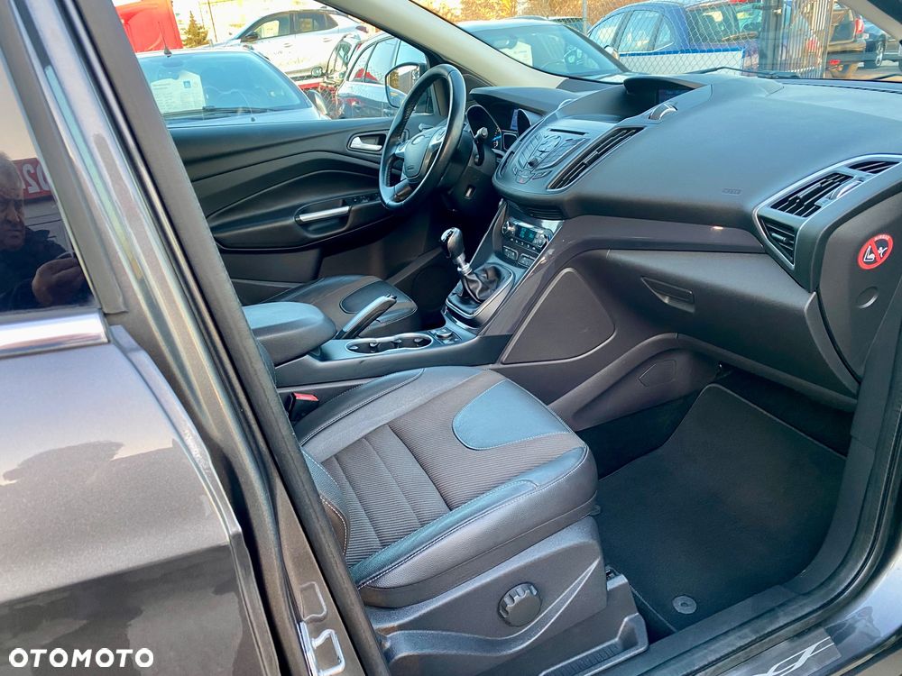 Ford Kuga 1.5 EcoBoost 2x4 Titanium - 8