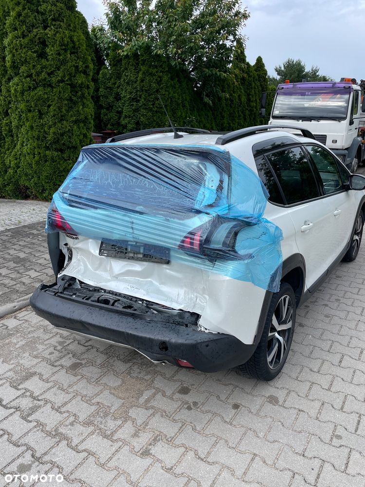 Peugeot 2008 1.2 PureTech GT Line S&S - 8