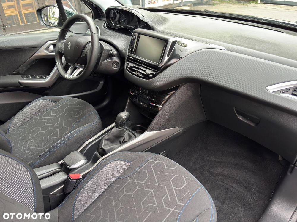 Peugeot 2008 PureTech 82 Signature - 32