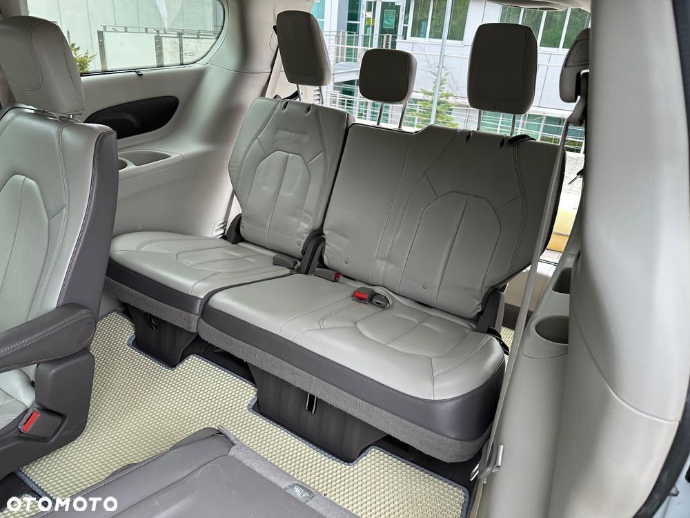 Chrysler Pacifica - 32