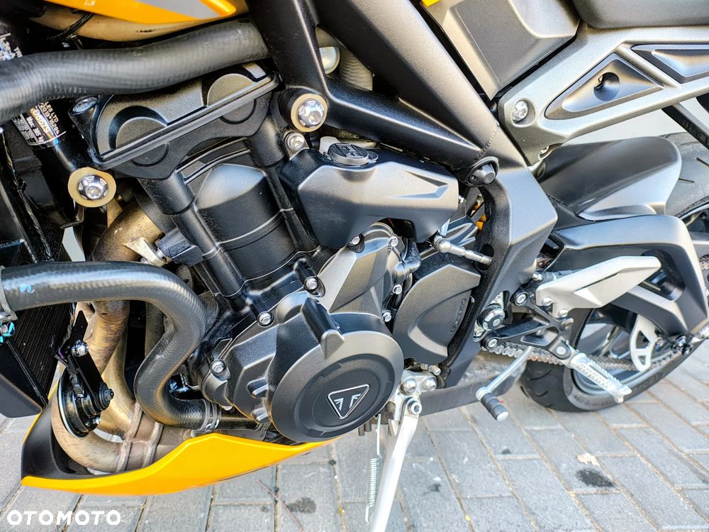 Triumph Street Triple - 10