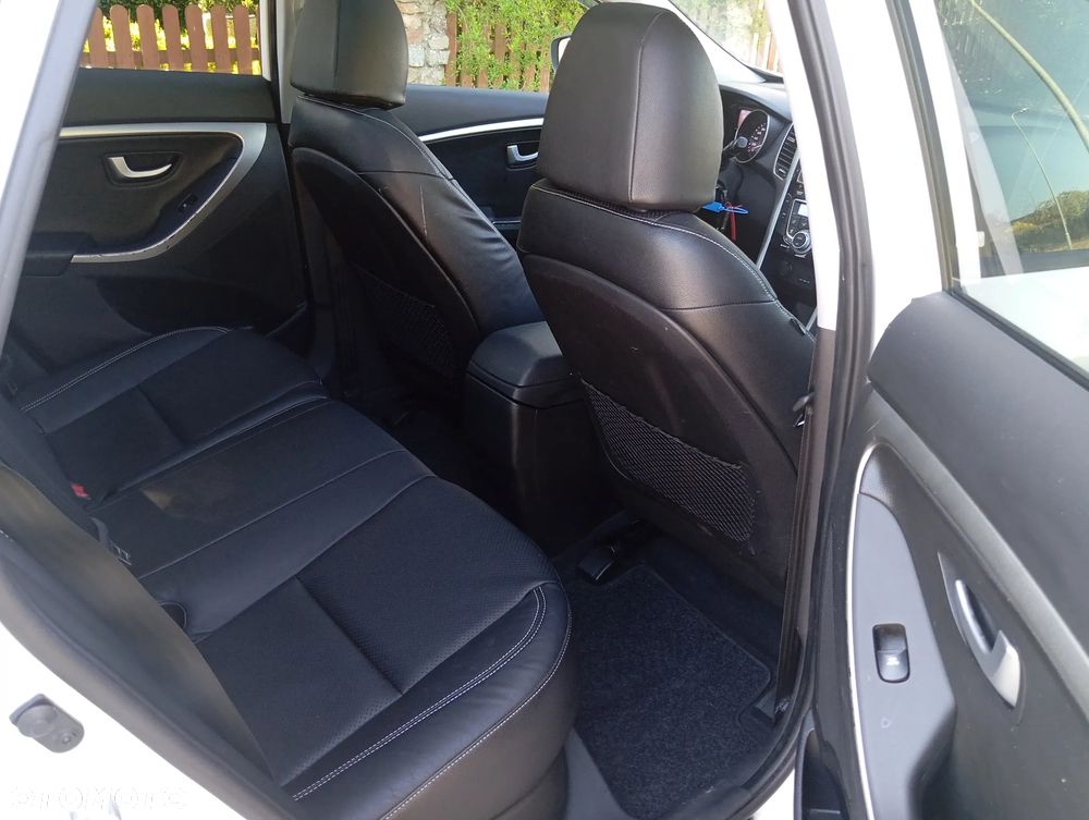 Hyundai i30 blue 1.6 CRDi YES Gold - 9