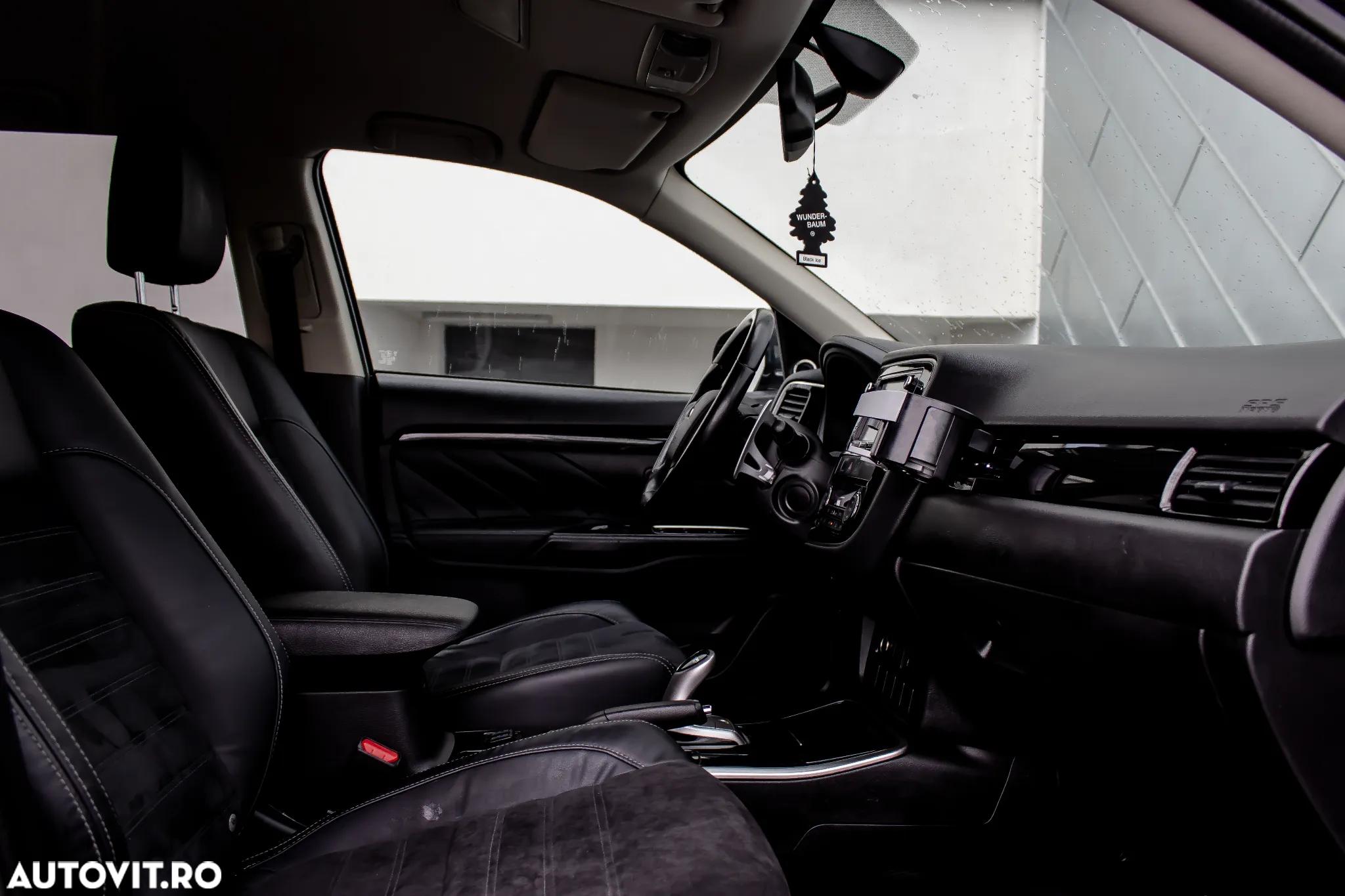 Mitsubishi Outlander 2.0 4WD Plug-In Hybrid Top - 10