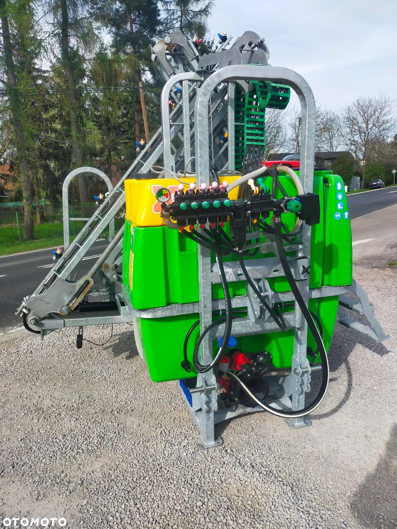 XSARA TOLMET opryskiwacz zawieszany hydraulicznie rozkładany 600l 15m - 1