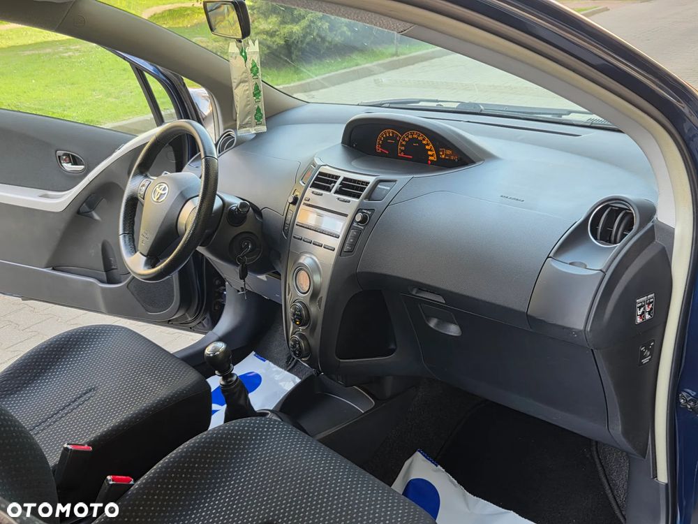 Toyota Yaris 1.33 VVT-i Executive - 28
