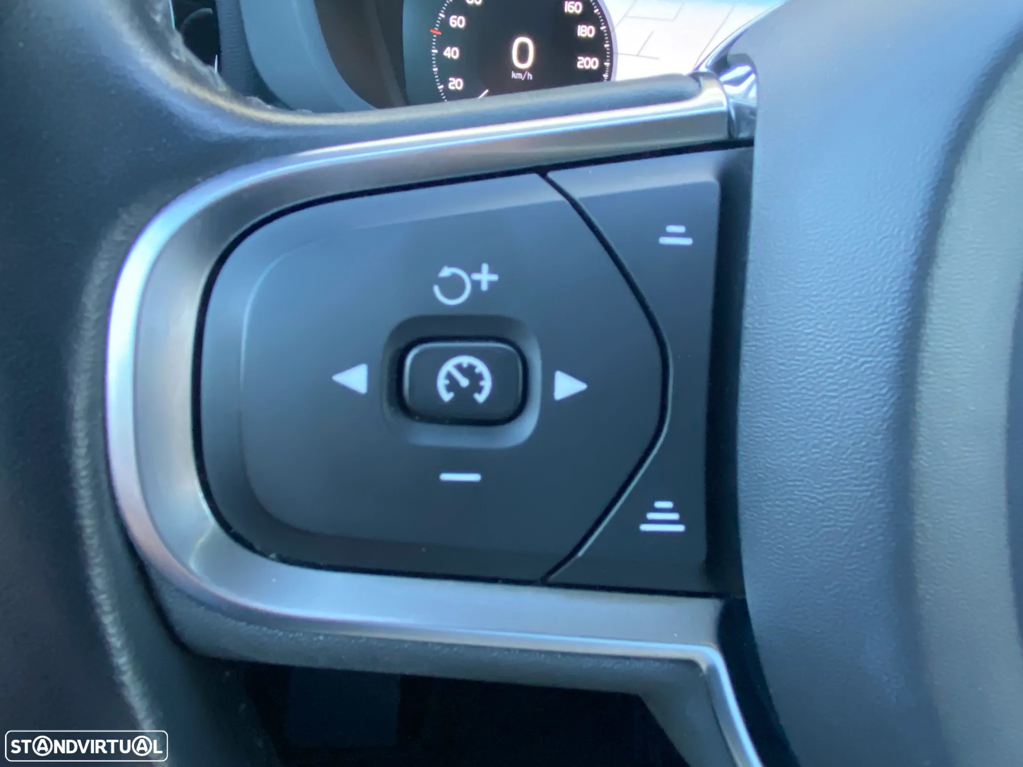 Volvo XC 60 2.0 D4 Momentum Plus - 28