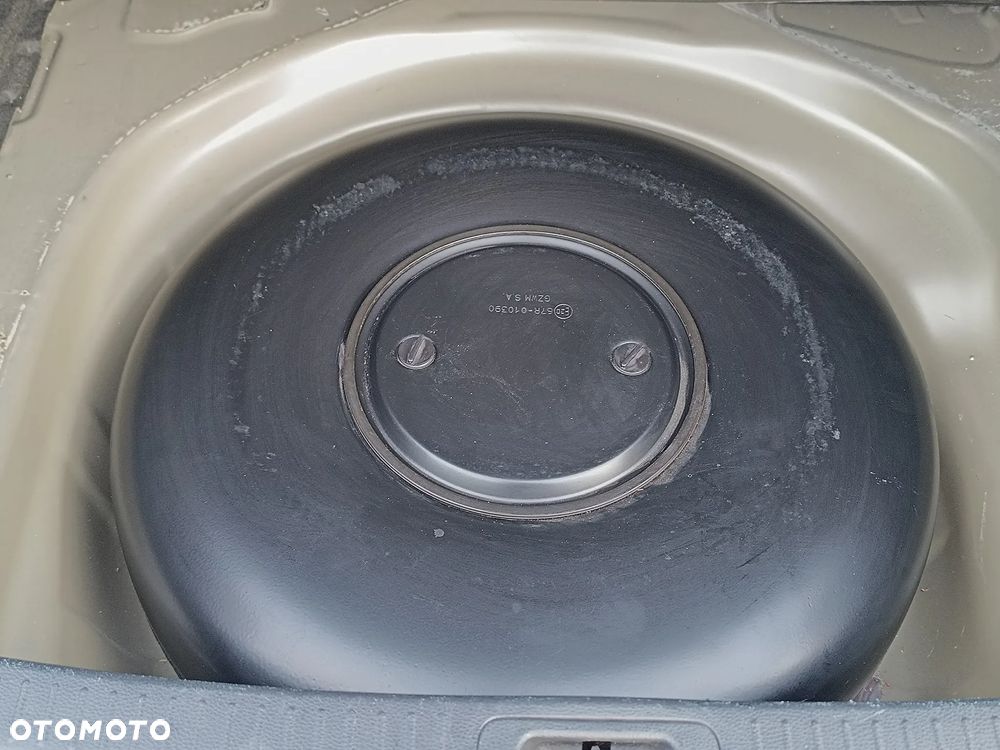 Toyota Corolla 1.6 Comfort - 24