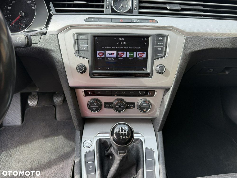 Volkswagen Passat 1.8 TSI BMT Comfortline - 18