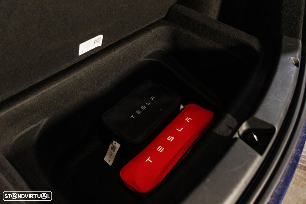 Tesla Model Y Long Range Dual Motor AWD - 34