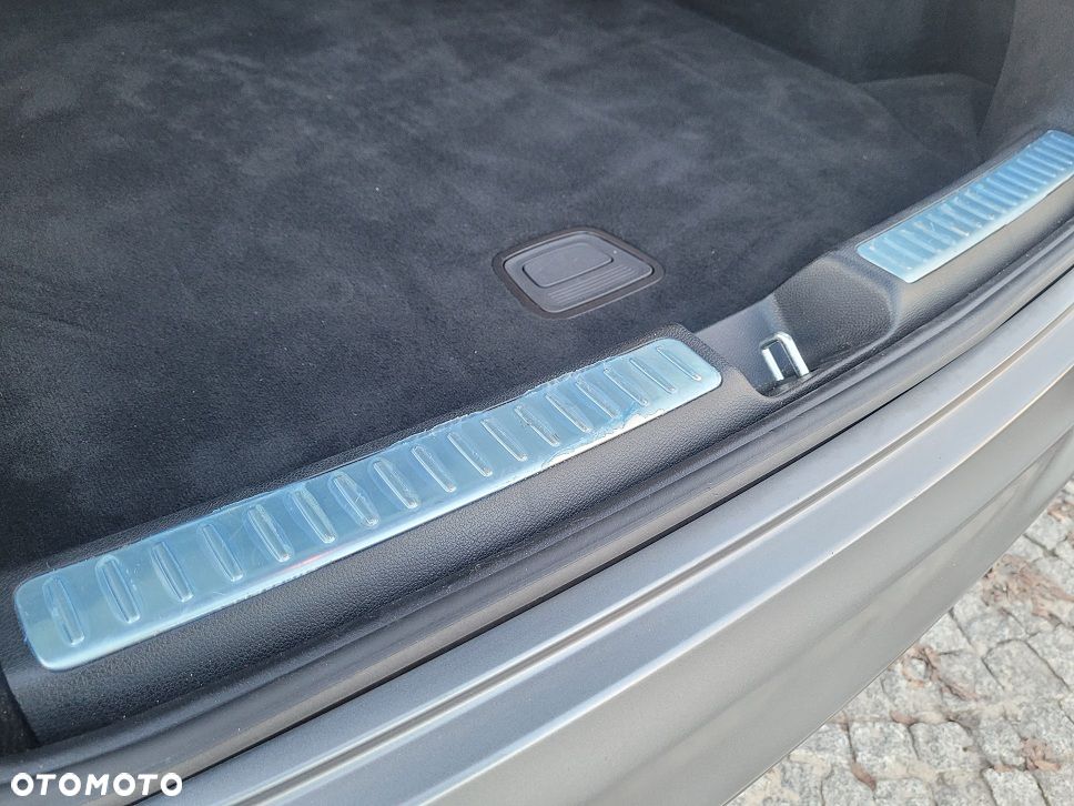 Mercedes-Benz GLC - 32