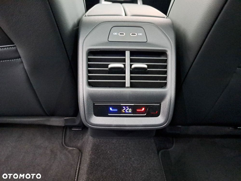 Volkswagen Passat Variant 2.0 TSI R-Line Plus DSG - 36