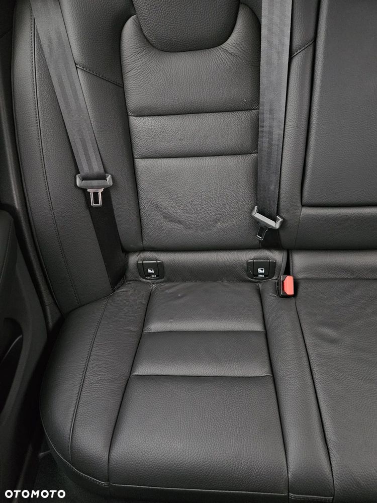 Volvo V60 B4 B Plus Dark - 36