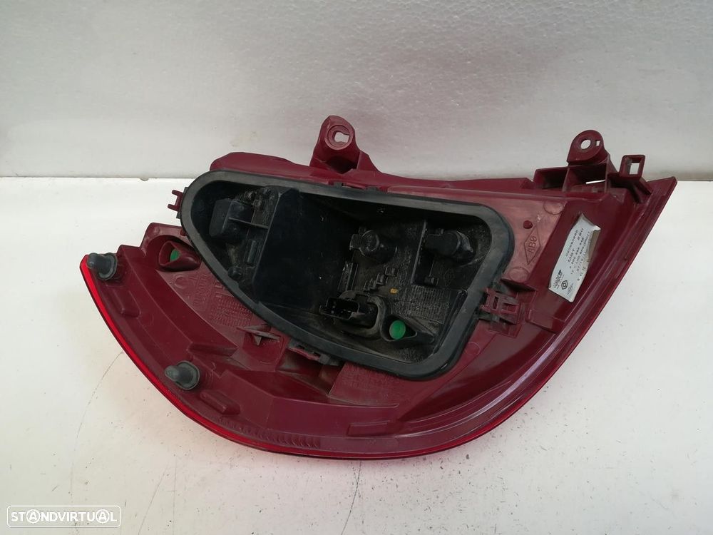FAROLIM TRASEIRO DIREITO RENAULT CLIO GRANDTOUR 2011 -8200886946 - 4
