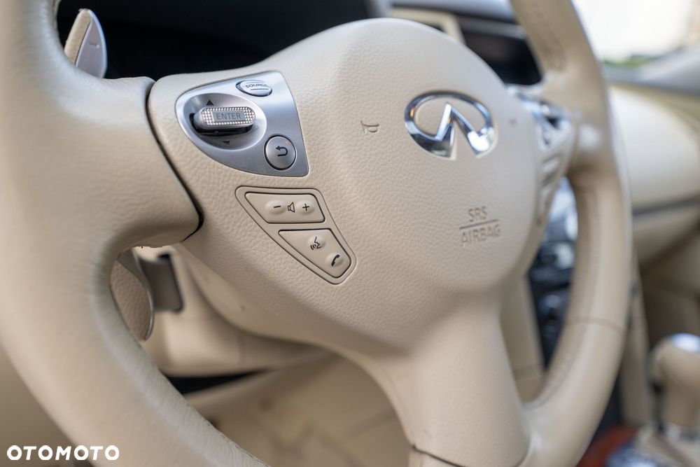 Infiniti QX70 - 17