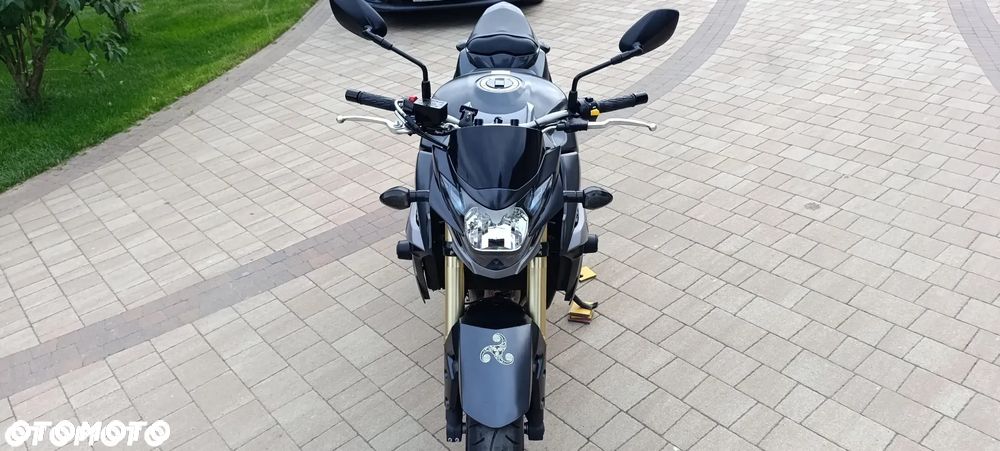 Suzuki GSR - 9