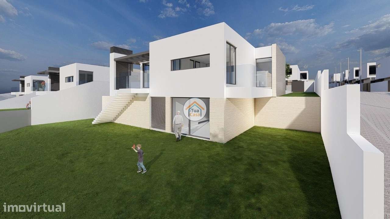 Moradia T3 com Piscina na Granja – Três Suítes, Eficiência e Confor - Grande imagem: 5/39