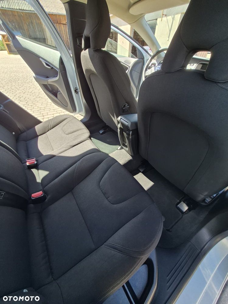 Volvo V40 D2 Drive-E Momentum - 11