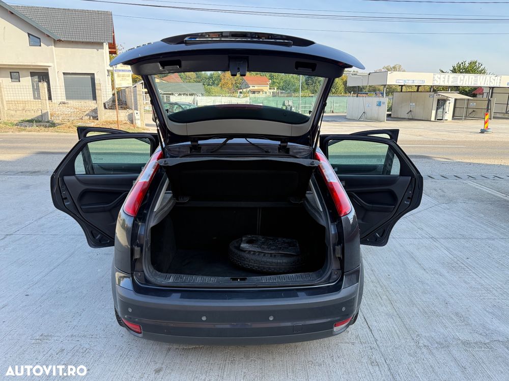 Ford Focus - 32