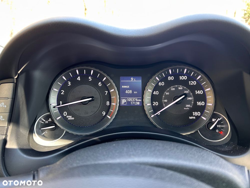 Infiniti Q70 - 11