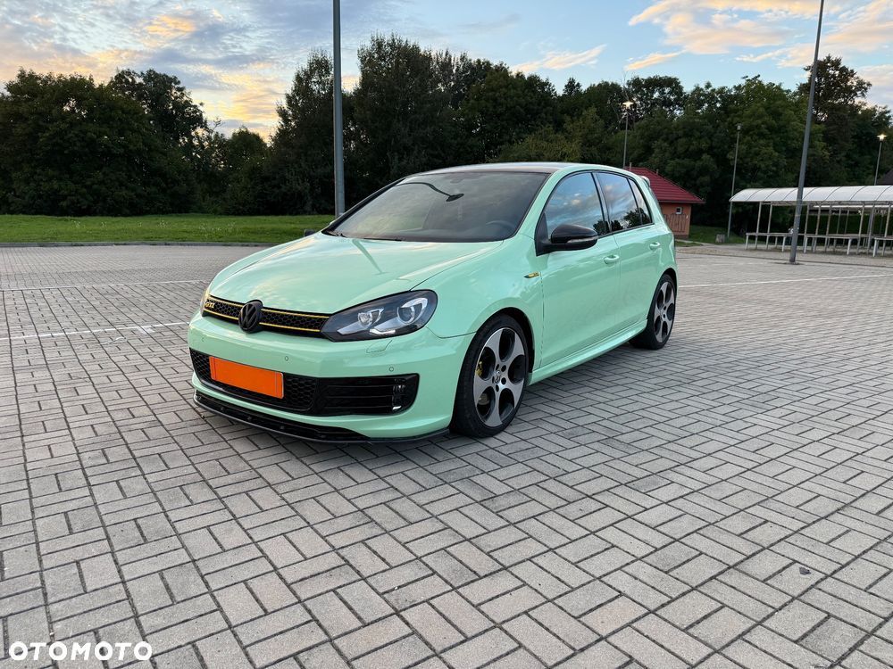 Volkswagen Golf 2.0 GTI - 1