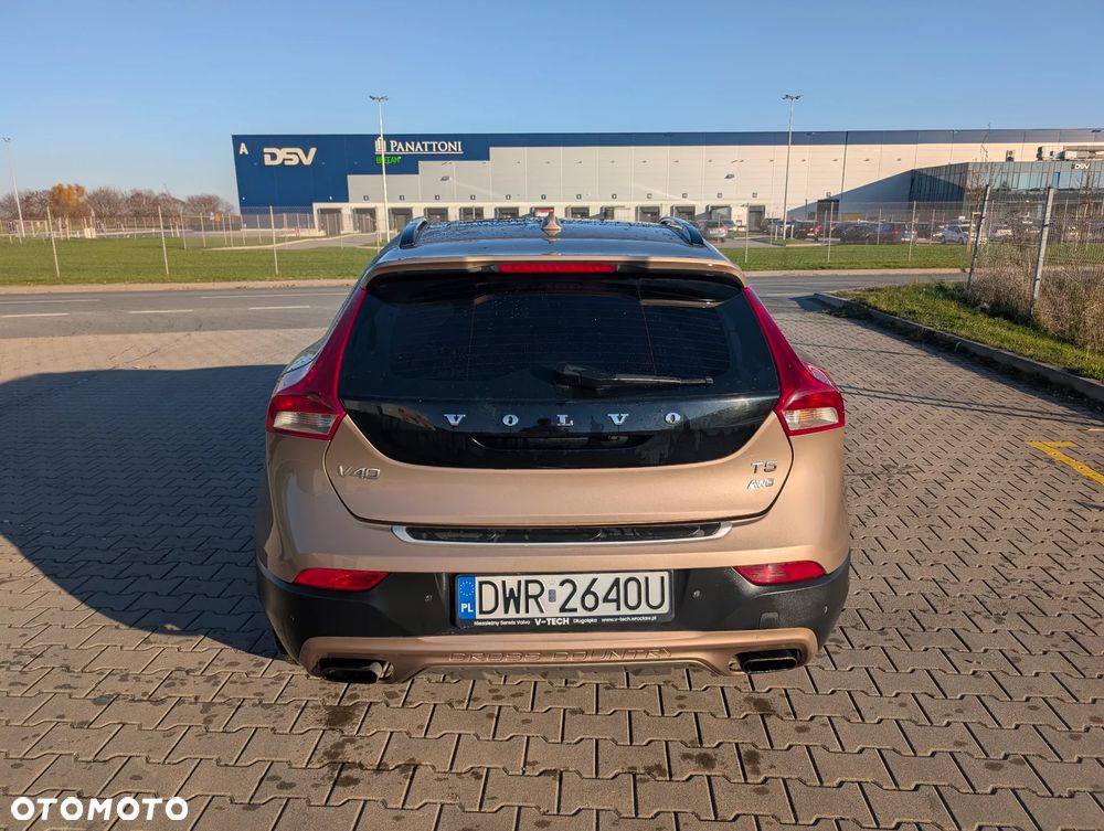 Volvo V40 Cross Country T5 AWD Momentum - 4