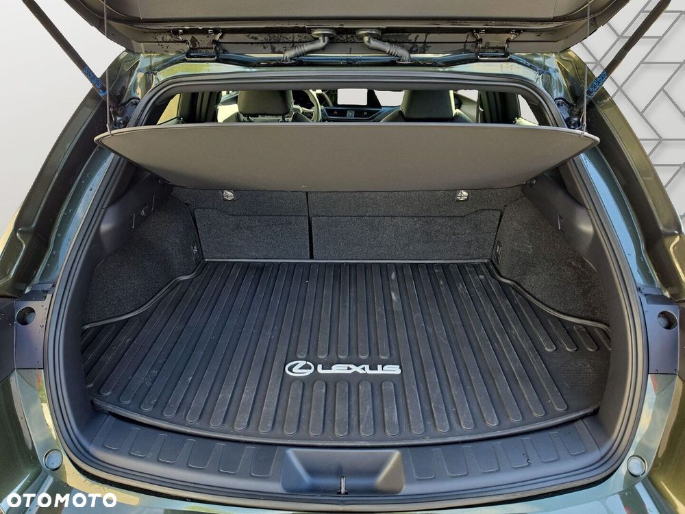 Lexus UX 300h Business - 27