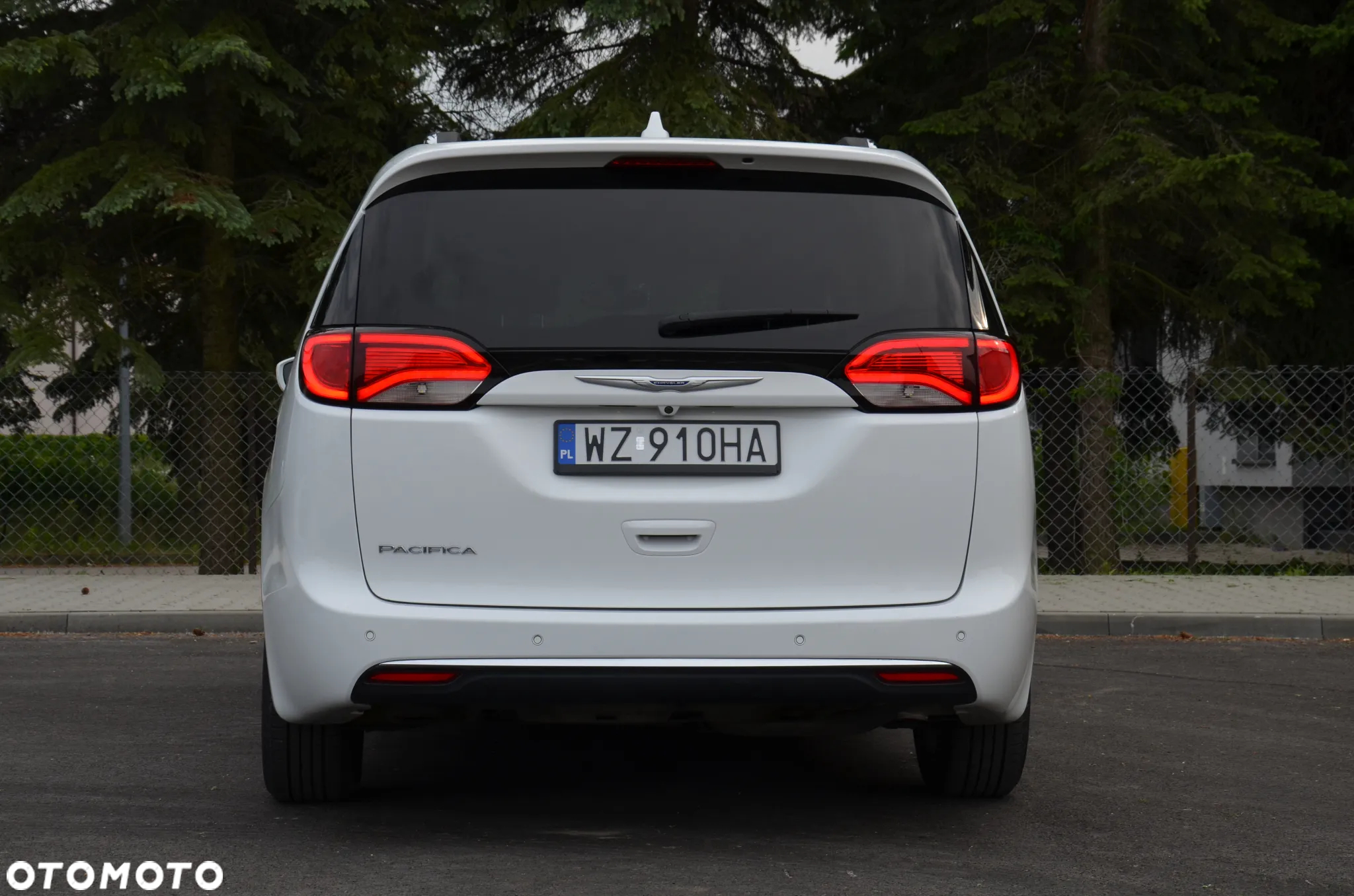 Chrysler Pacifica - 4