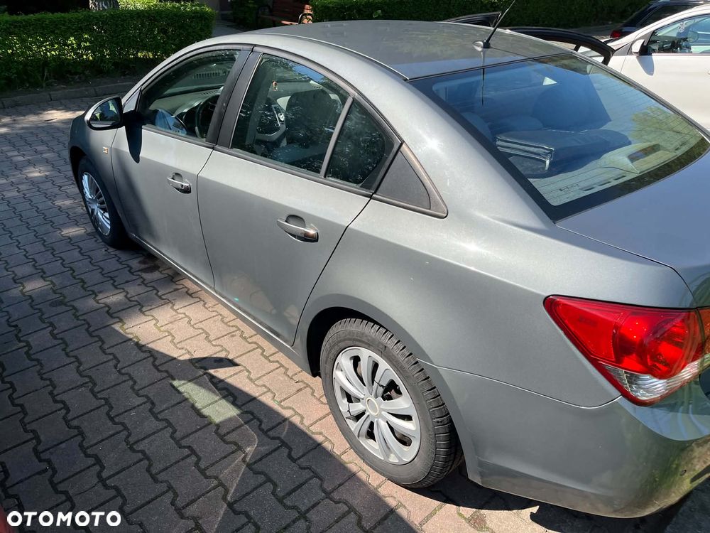 Chevrolet Cruze 1.6 Base - 3