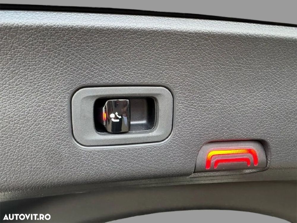 Mercedes-Benz GLC Coupe 300 4Matic 9G-TRONIC AMG Line Advanced - 23