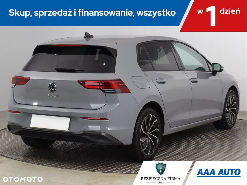 Volkswagen Golf - 6