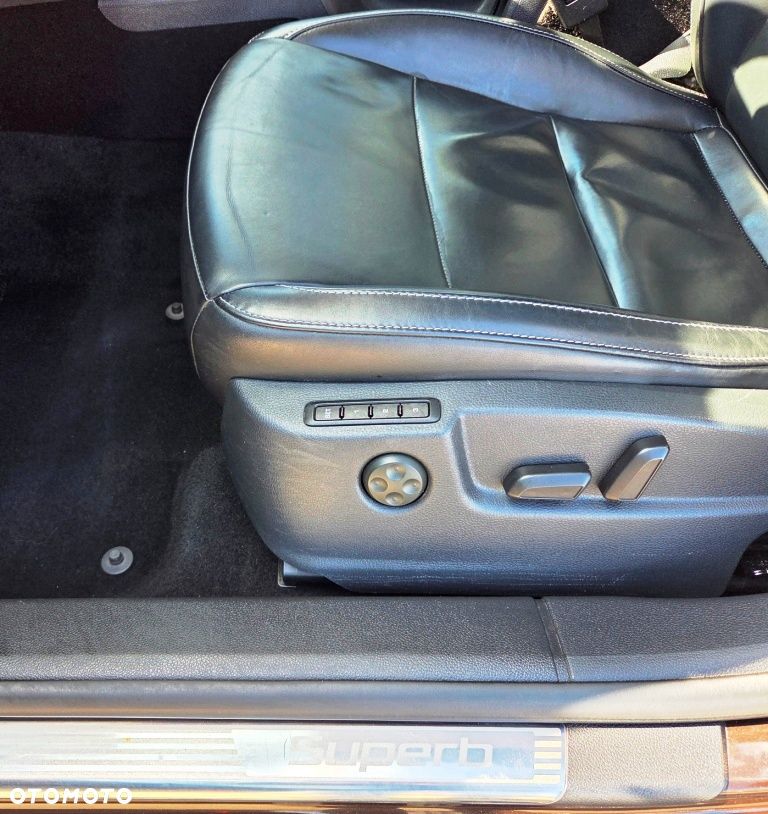 Skoda Superb 1.6 TDI Platinum DSG - 26
