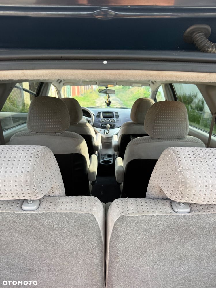 Mitsubishi Grandis 2.4 Intense - 10