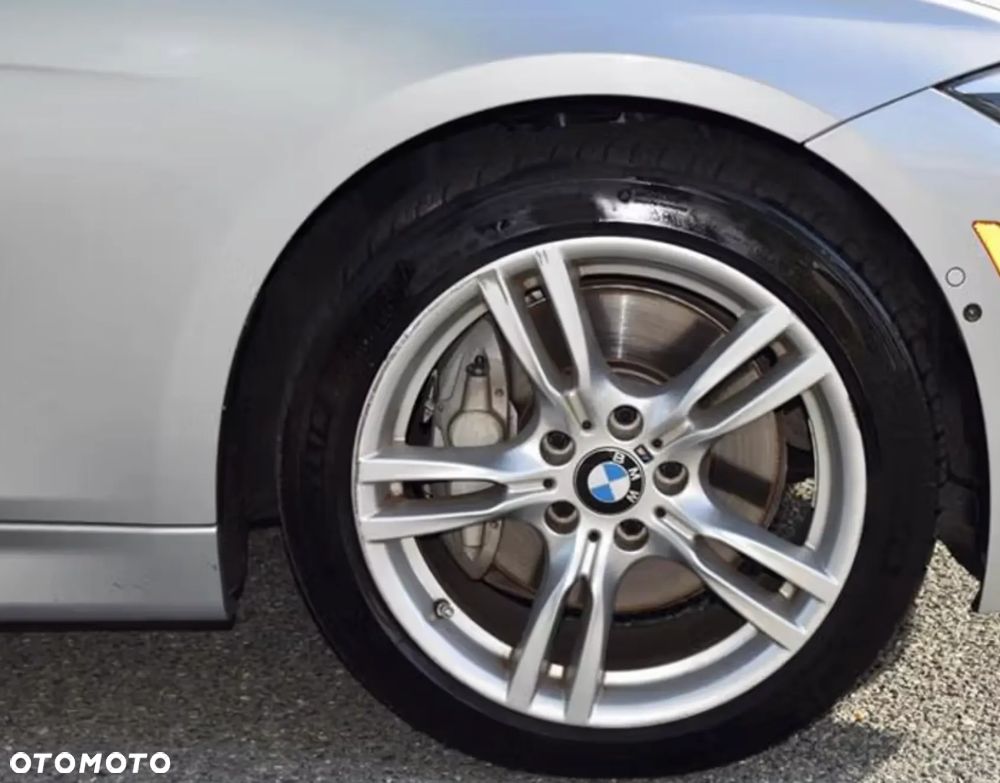 BMW Seria 3 330i xDrive - 9