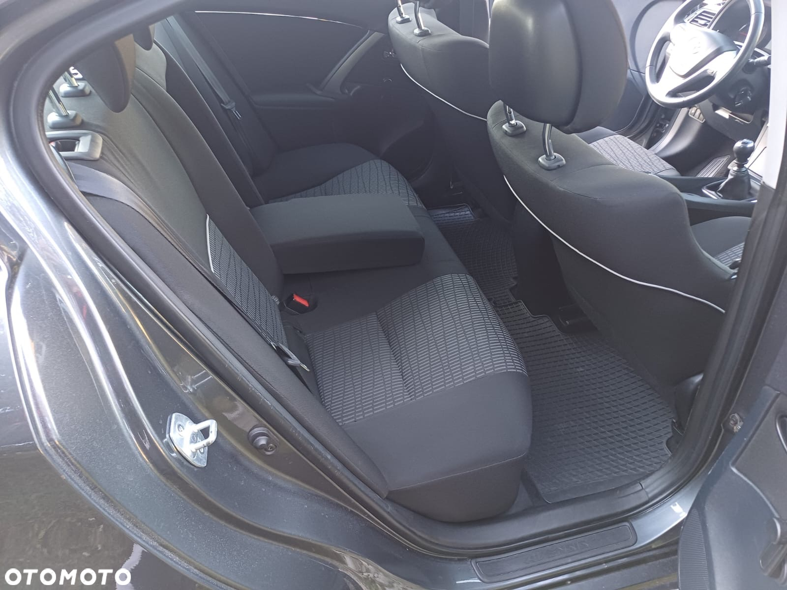 Toyota Avensis 1.8 Premium - 18