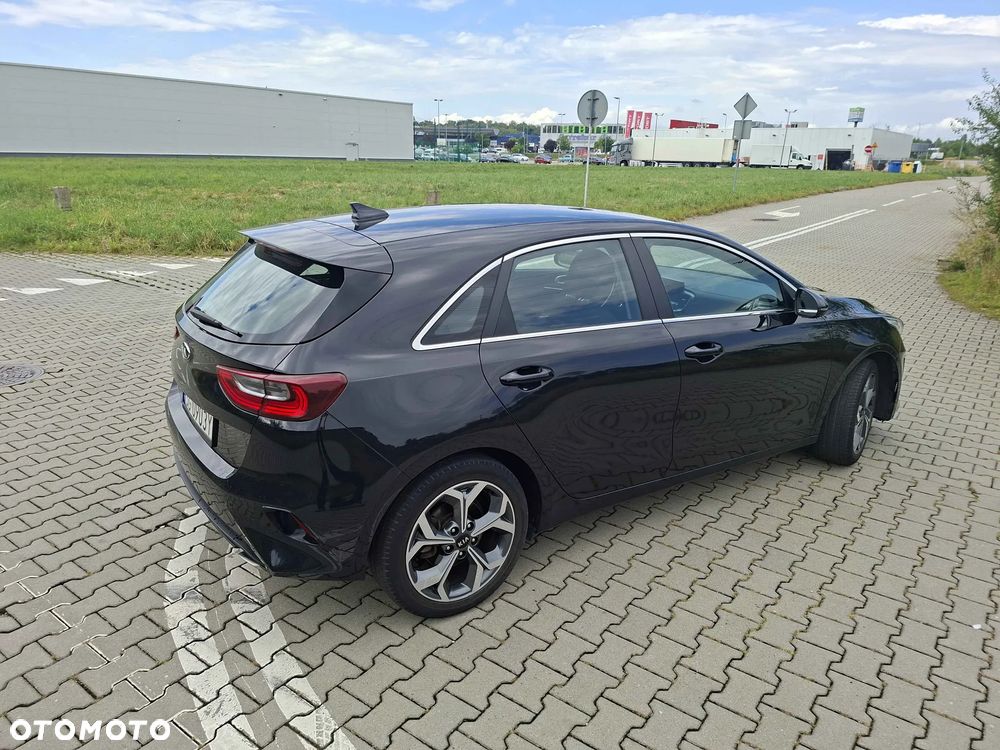 Kia Ceed 1.4 L - 6