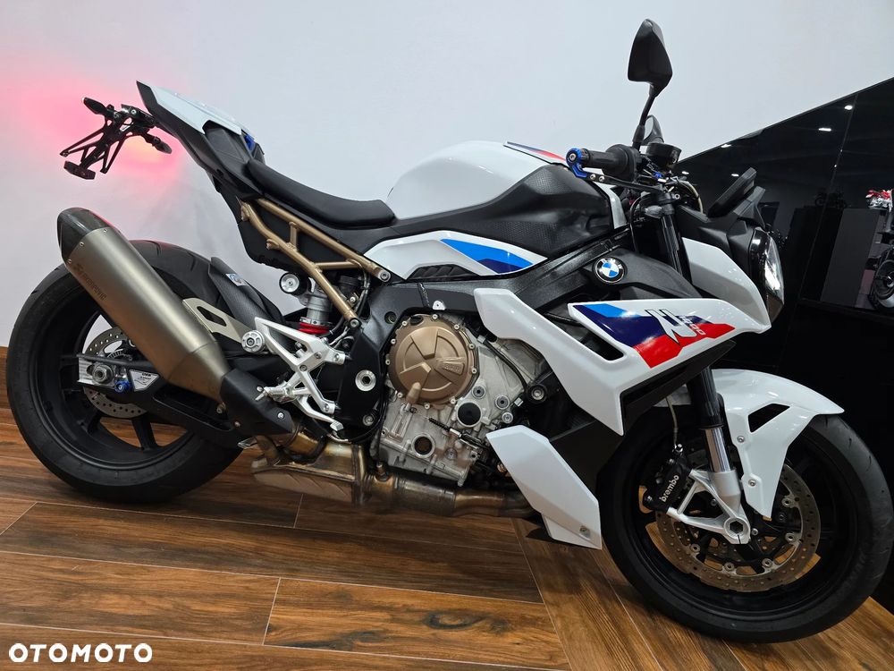 BMW S - 1