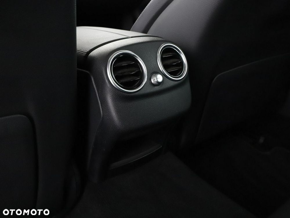 Mercedes-Benz Klasa C 180 9G-TRONIC Avantgarde - 39