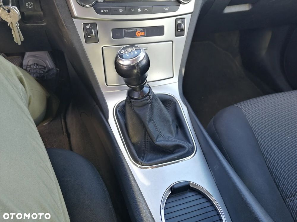 Toyota Avensis 2.2 D-4D Premium - 6