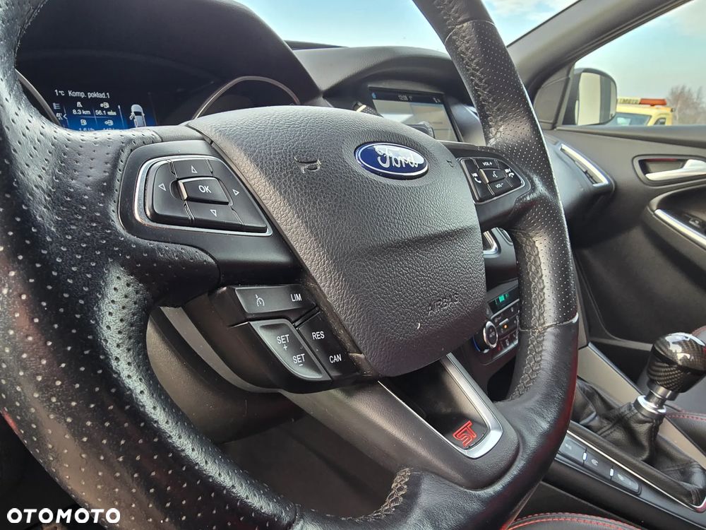 Ford Focus 2.0 EcoBoost ST mit Leder-Exclusiv-Paket - 16