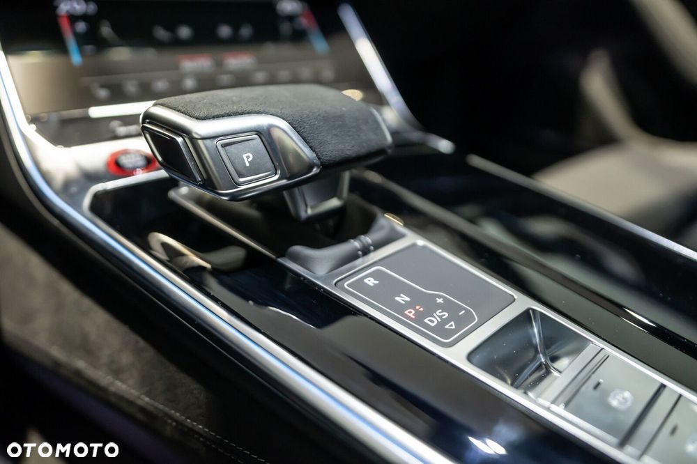 Audi RS6 Avant - 17