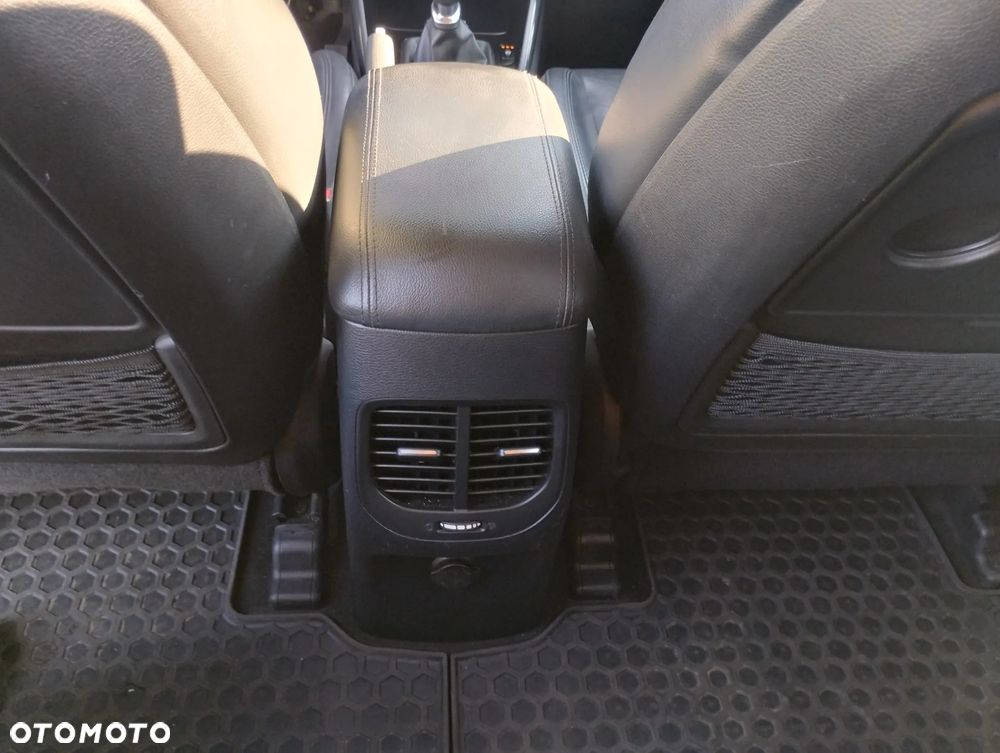 Kia Carens 1.7 CRDi XL 7os - 22