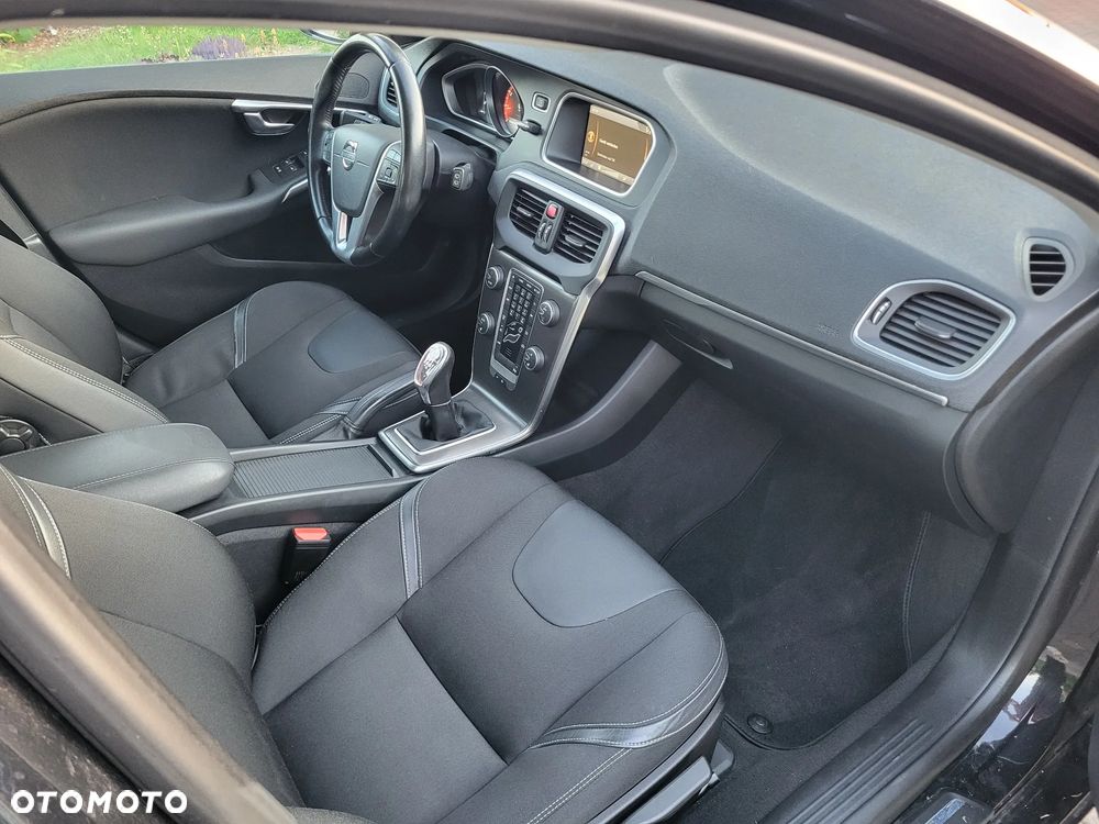 Volvo V40 T3 Momentum - 25