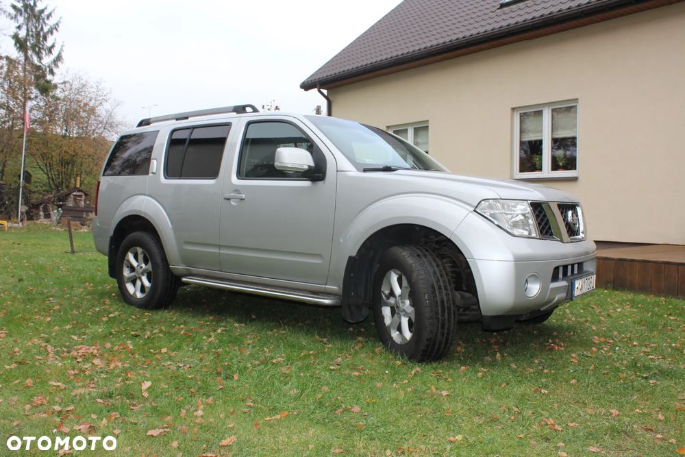 Nissan Pathfinder 2.5 D LE - 3